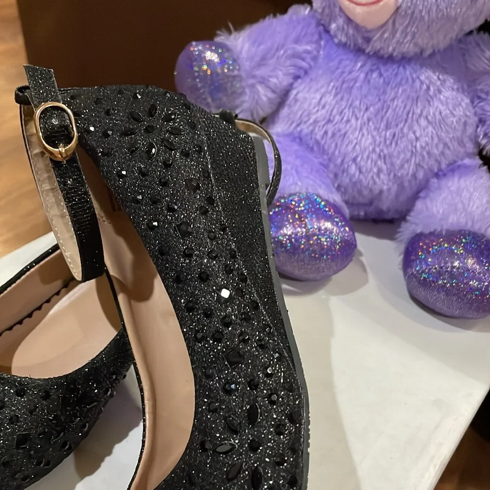 🎀 OLIVIA K Girls SZ 3 “NEW” Black glitter Rhinestone wedges w side ankle Straps